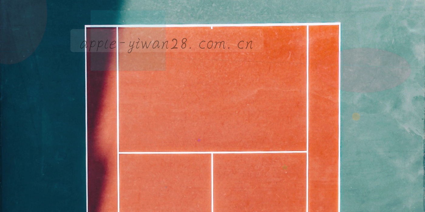 纸面上一条细直的折痕与浅色阴影特写，画面干净平整，没有文字与标识